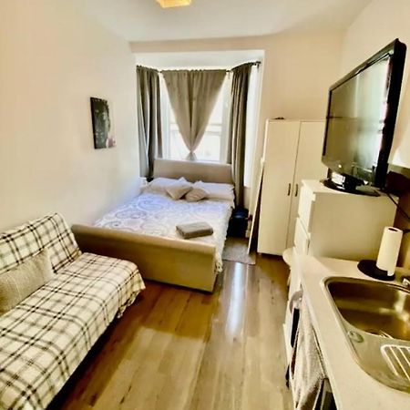 Modern Studio Apartment Sleeps 4 People Opposite Westfield Shepherds Bush ロンドン エクステリア 写真