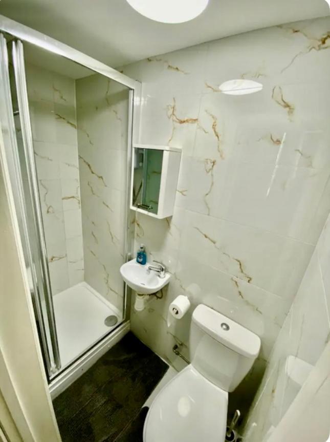 Modern Studio Apartment Sleeps 4 People Opposite Westfield Shepherds Bush ロンドン エクステリア 写真